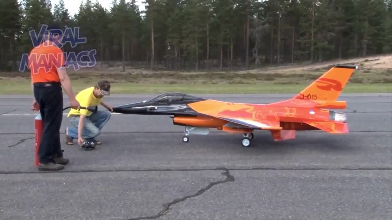 Top 10 Biggest / Largest RC Airplanes In The World [VIDEOS]