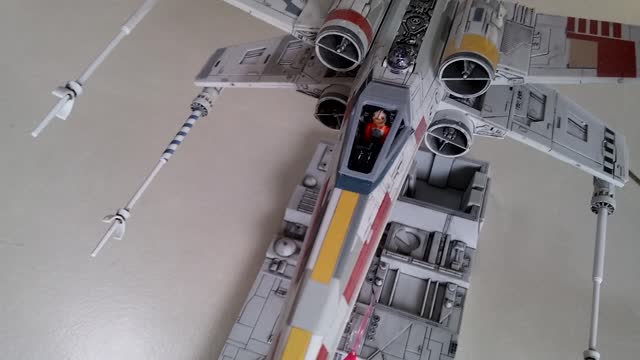 Star Wars X-Wing Starfighter 1/72 scale model