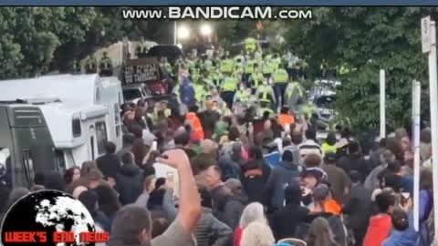 NZ Protestors encourage REMAIN CALM /PEACEFUL during TENSE moments with Police