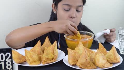 10 MINUTE 15 Samosa Eating Challenge 3000 RS CHALLENGE 🤑 #eatingshow #samosa #challenge