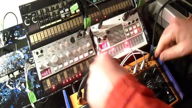 Chamat - Volca Bass - Volca FM - Volca Sampler 2 - Behringer Crave - Techno - #J0001 (126 bpm)