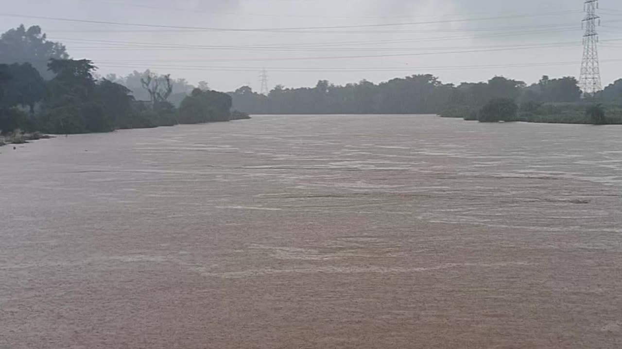 Beautiful river beside temple 🛕 😍 over flow of water 😥😐