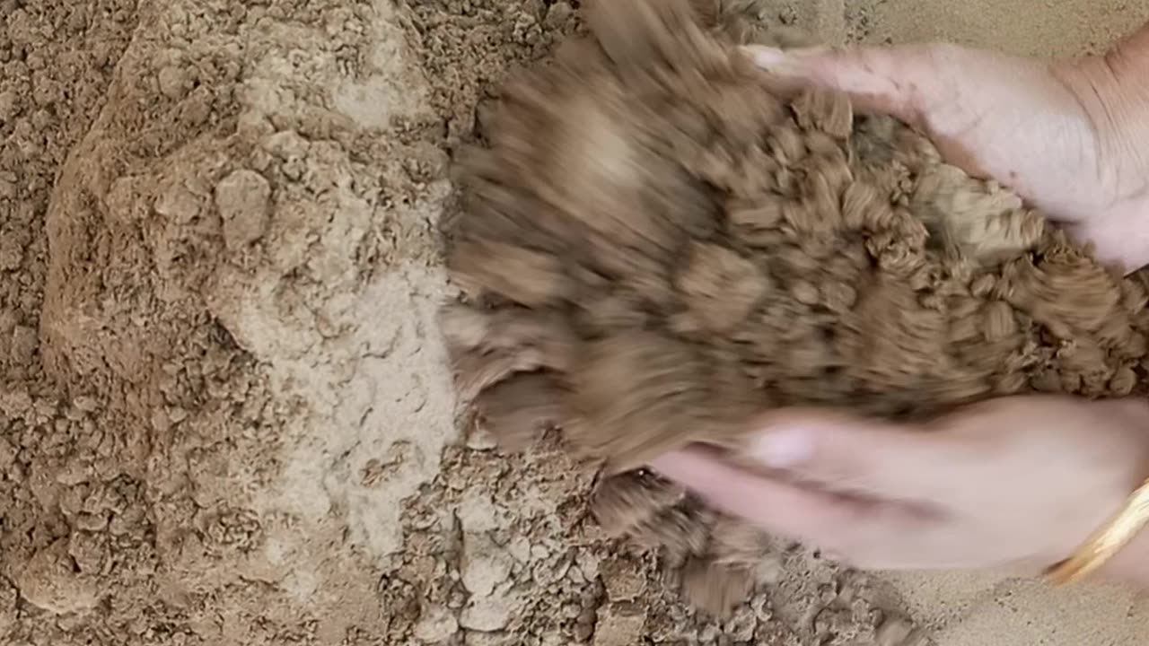 Mesmerizing sound of making sculptures yellow sand