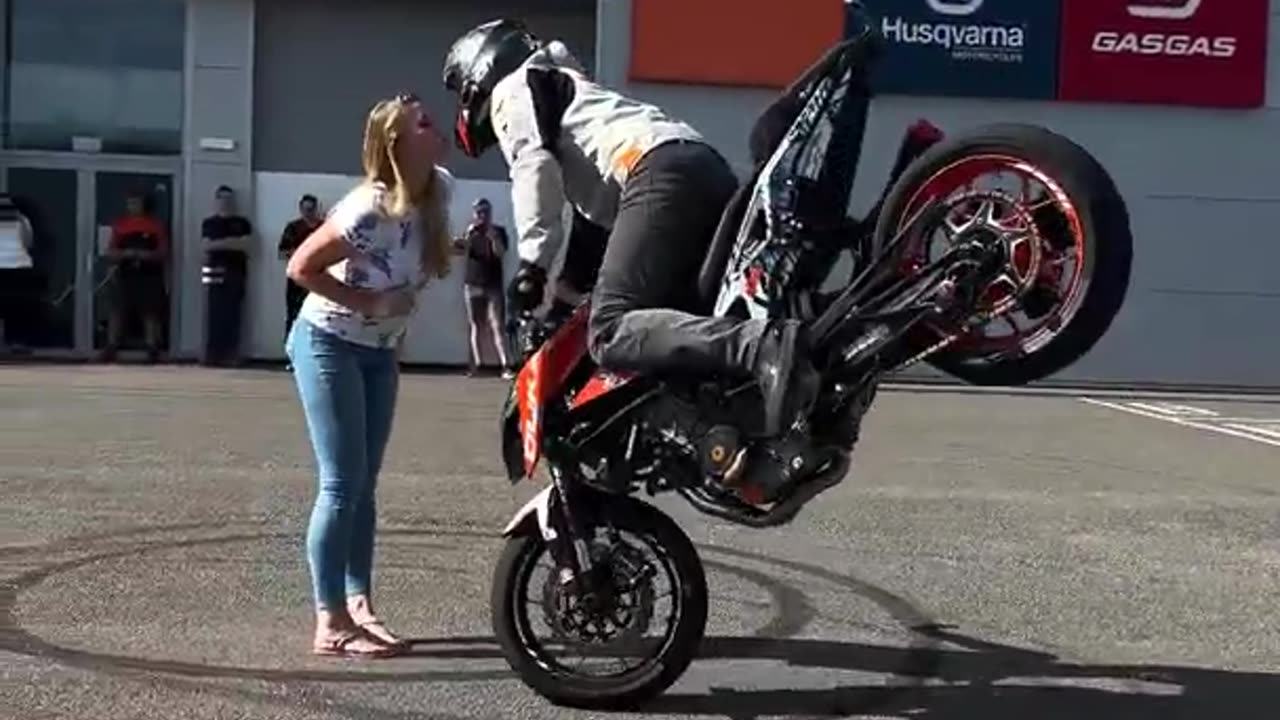 Surprise KTM stunt show with stoppie