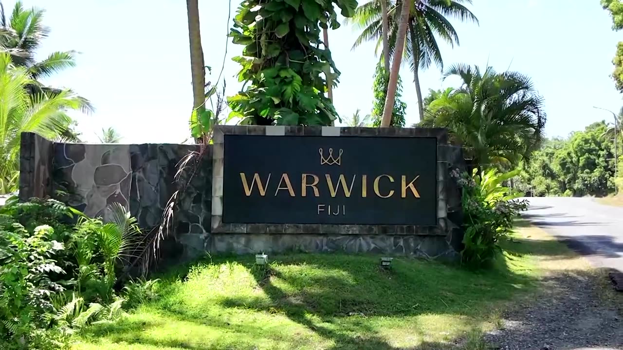 Tourists hospitalized in Fiji from suspected alcohol poisoning