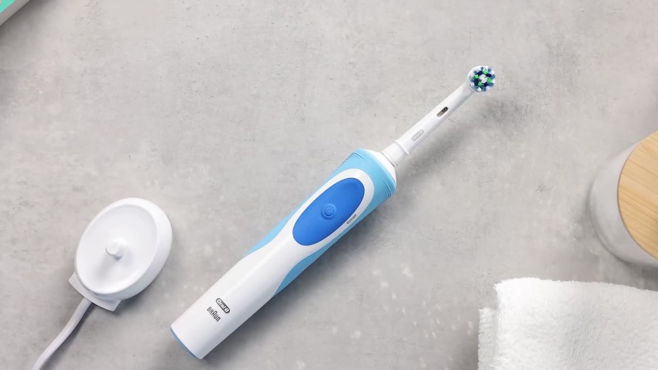 Oral-B Pro600 Plus Rechargeable Electric Toothbrush Rotating 3D Replaceable