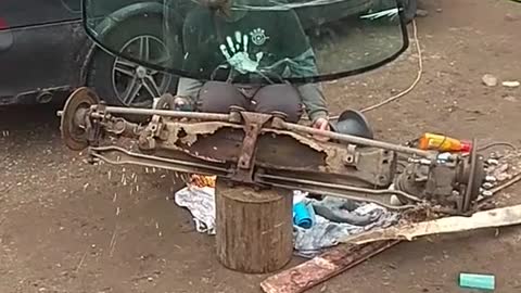 This way of protecting the mechanic.