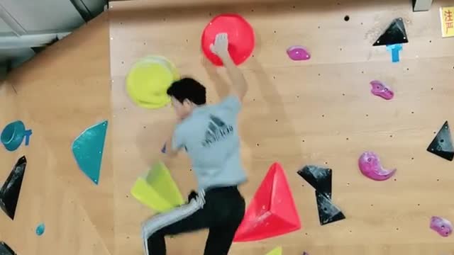 Rock climbing speed, it seems that there is no difficulty