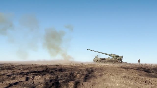 Footage of the 203 mm Malka self-propelled howitzer