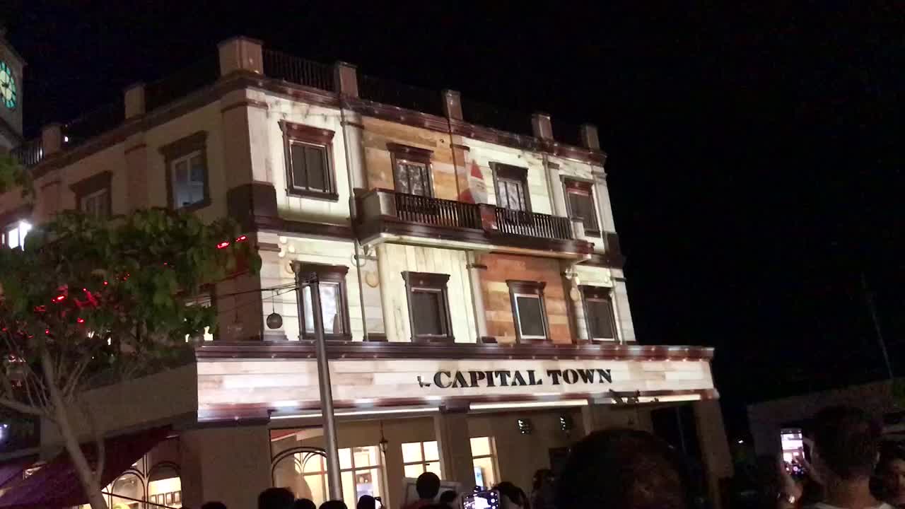 Christmas Show at Capital Town