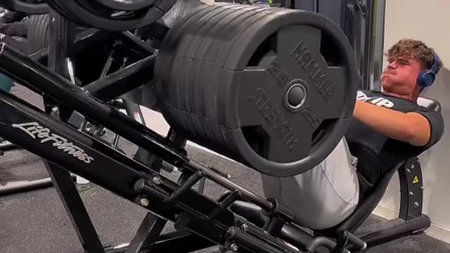 1323lbs 600KG Legress Pr…😳🤯💯 #600kg #fitnesshari #bodyip #fyp #foryoupage #fürdich