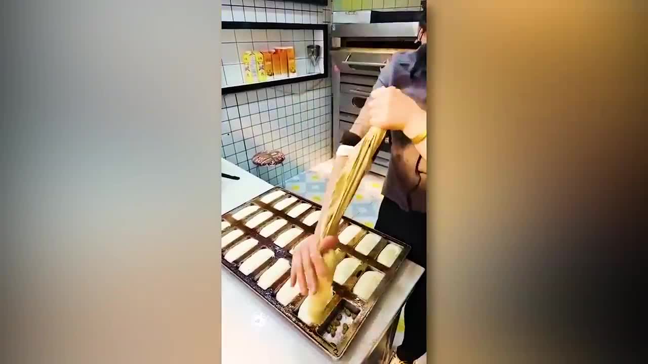 40 Fast Workers Doing Their Job Perfectly !
