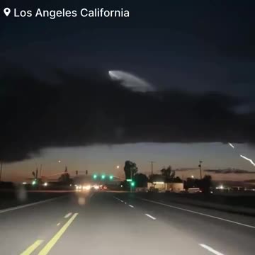 Los Angeles California - Large Jellyfish Looking thing in the Sky