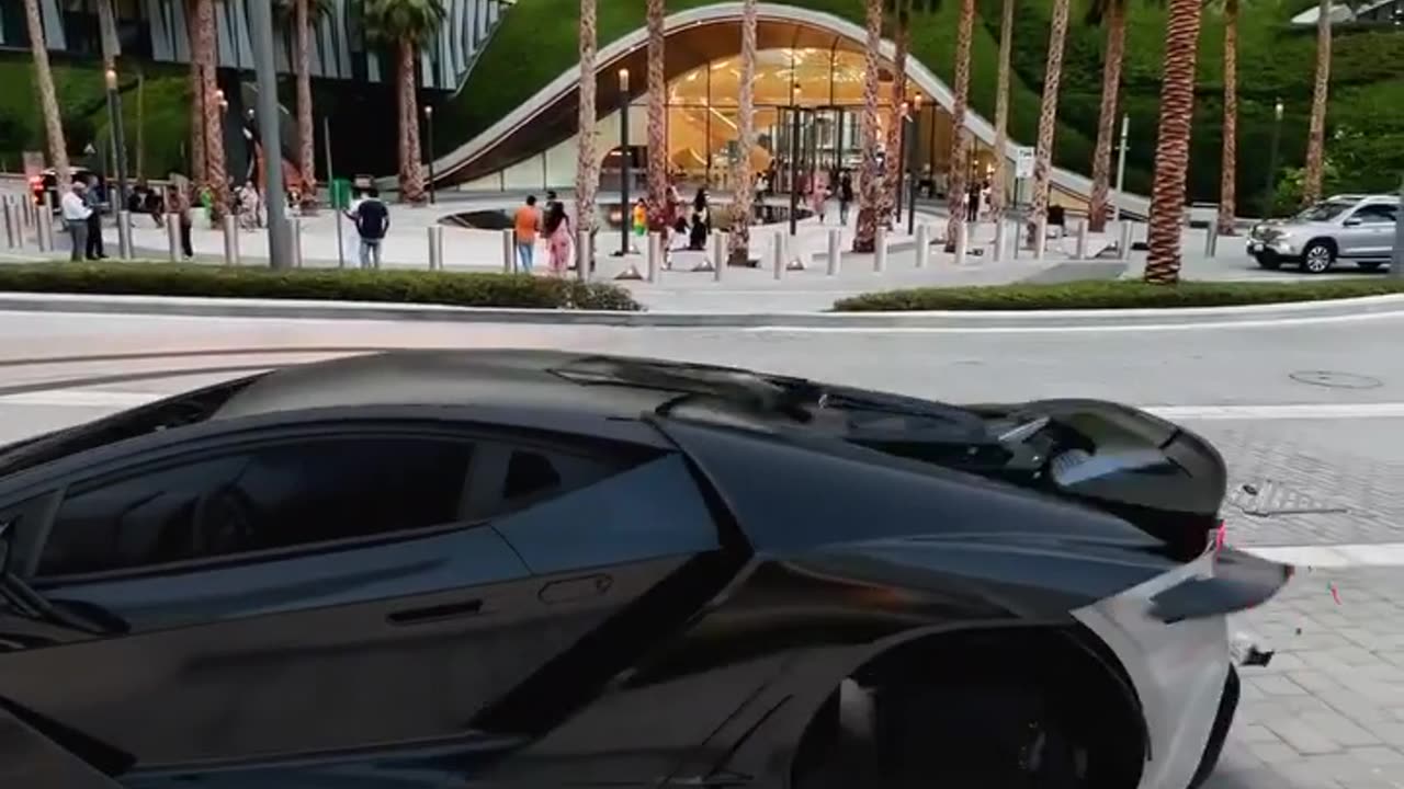 Police 🚔 cannot catch this ferrari