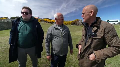 Veterans make 'emotionally challenging' return to Falkland Islands.3