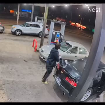 Watch: Shooting outside Memphis gas station, Tennessee. 👀
