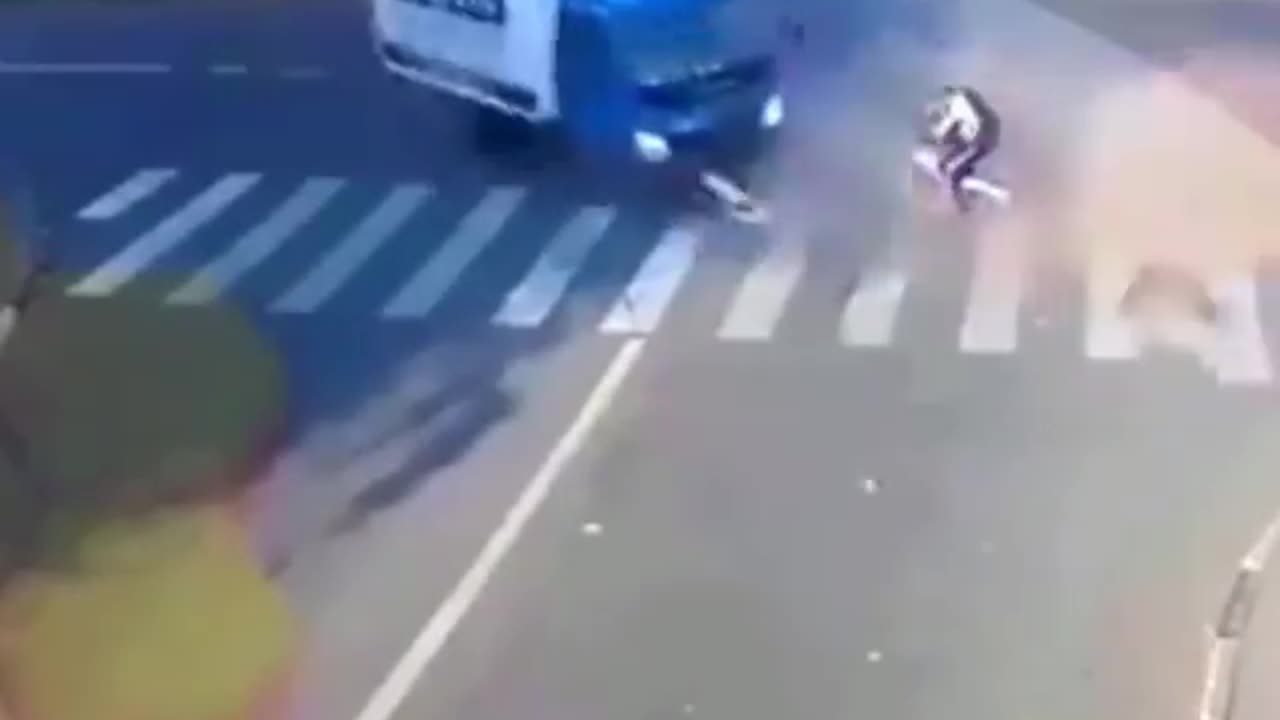 Accident happened 😭,but no harm to people