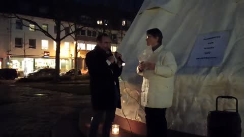 Mahnwache für unser Grundgesetz ... mit Ortrun und Gunnar auf dem Mathildenplatz