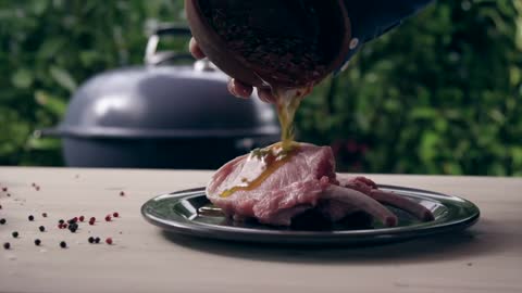 Koteletter med grillet majssalat på Webers GBS® støbejernsrist, Webers grillopskrifter