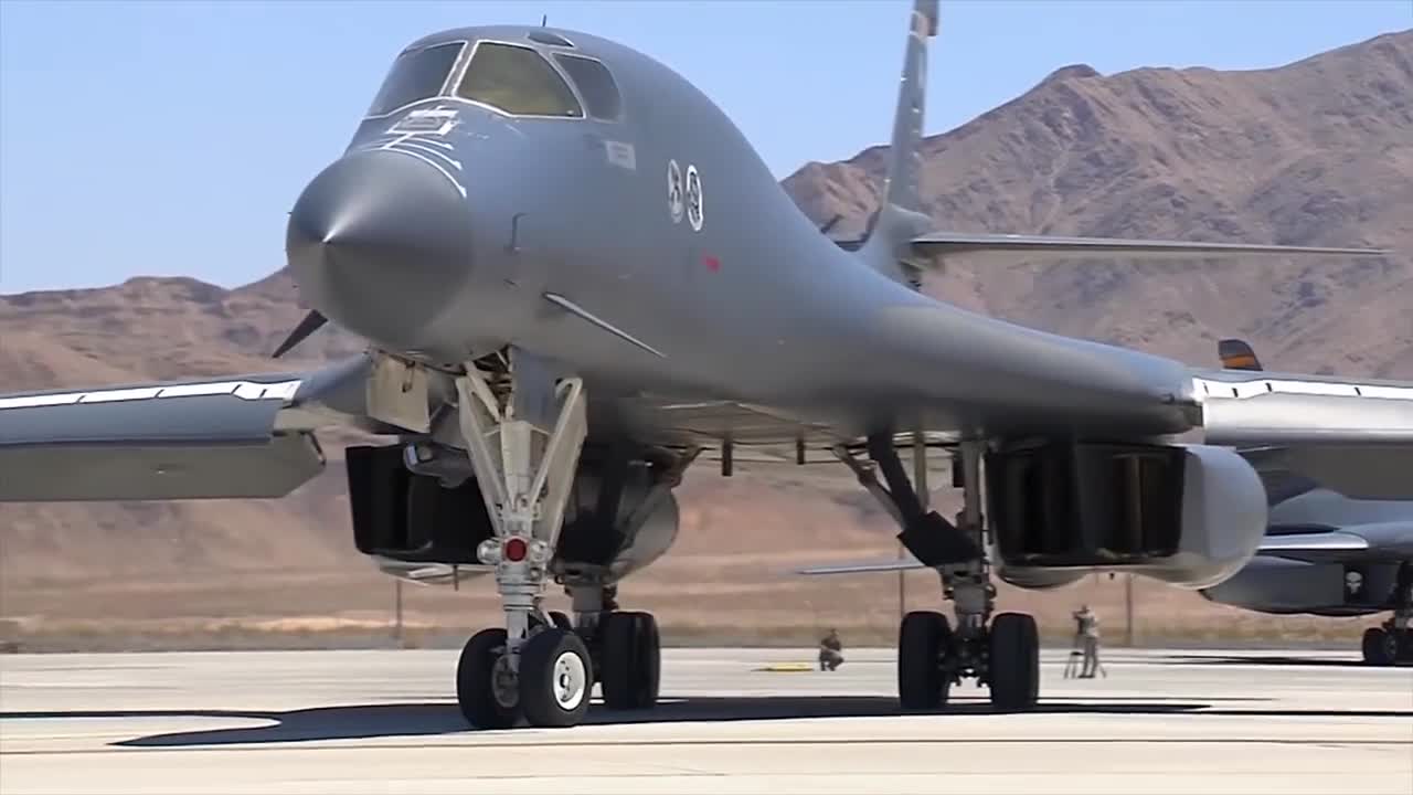 Stunning Video of B-1 Lancer in Action • Takeoff & Landing [Training Footage]2