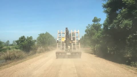 Incredible Skill Trailer Operator Bring Wheeled Excavator Clump To Mountain