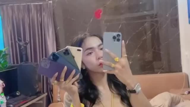 ตอบกลับ @มินทร์ ตรา 🌈 โทรศัพท์ทั้งหมดของอะต๋อมค่ะ📱📱 มาผ่าตัดเอามาหมดเลย5555555