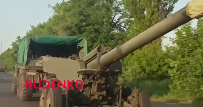 Ruské houfnice Hyacint při cestě na frontu ke Slavjansku