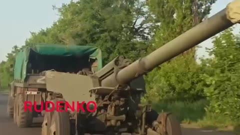 Ruské houfnice Hyacint při cestě na frontu ke Slavjansku