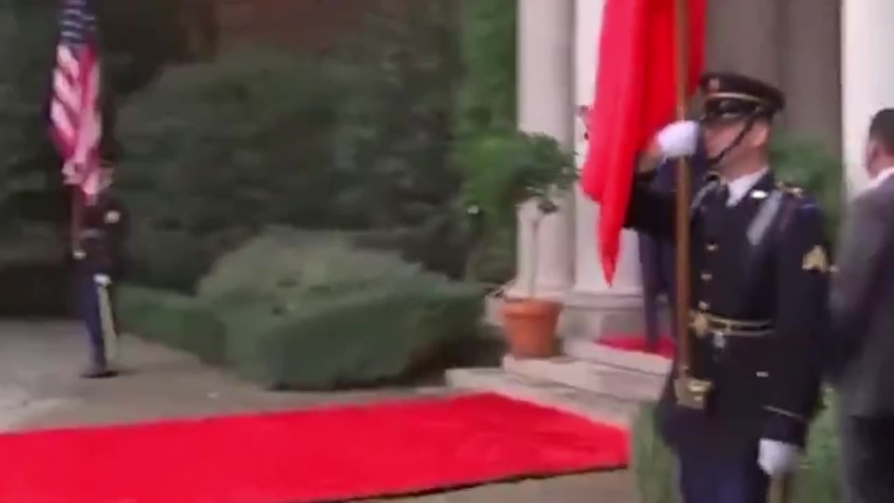 🫱🏼𖫪Boiden cops a feel👀🤣#2