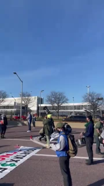 Pro-Palestine protesters in Chicago are stopping traffic to O'Hare Airport