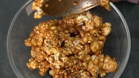 How to prepare caramel popcorn