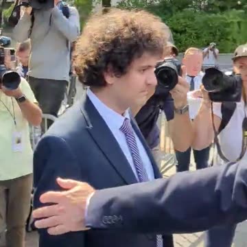 Crypto scammer Sam Bankman-Fried.money laundering experts