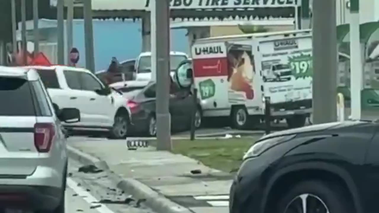 Florida: West Palm Beach Police pursuit of U-Haul truck ends in