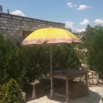 Looks like Hawaii :)