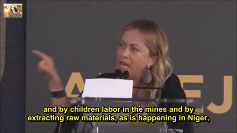 Meloni criticizes Macron in 2018.
