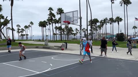 Bugs Bunny 1v1 Basketball at Venice Beach Space Jam IRLp5