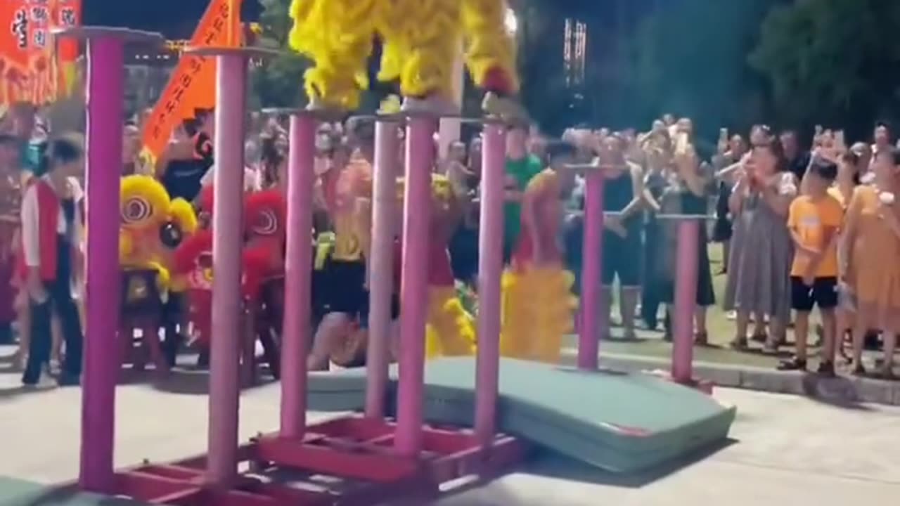 Extreme lion dance on a high platform