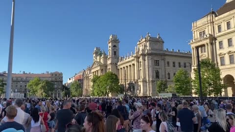 Hungarians protest against increasing tax rate for small businesses