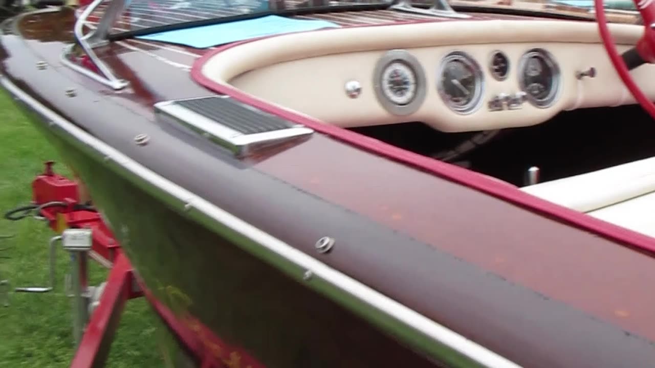 1948 Chris Craft Deluxe Runabout