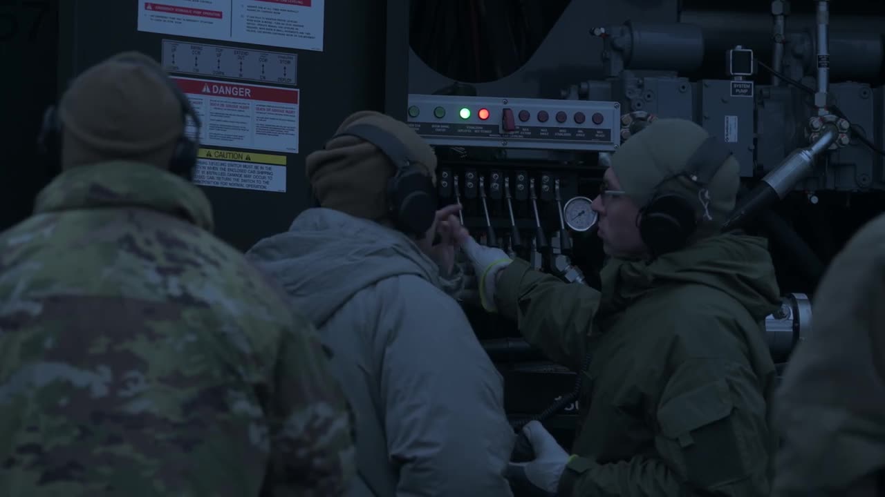 435 CRSS, Lithuanian allies train on de-icing procedures