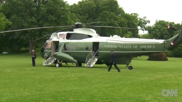 Obama* Forgetsto Salute Officer in his Departure