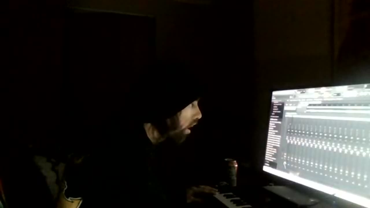 [Cyraxx Youtube 2021-12-30] Studio session 2