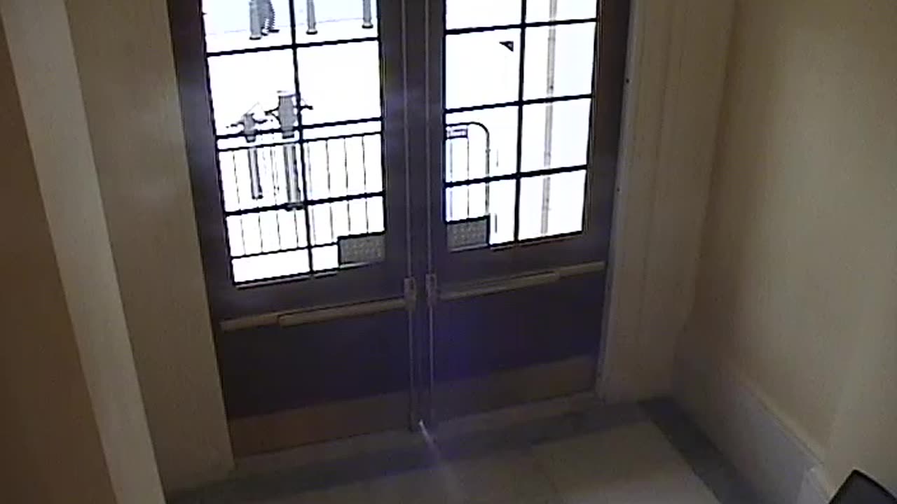 3443CHOB02CH12NRotundaExit_2021-01-06_11h00min01s057ms.mp4