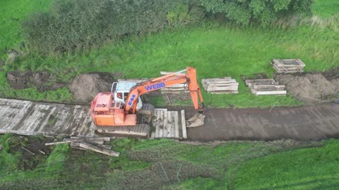 Concrete sleeper cow track construction.