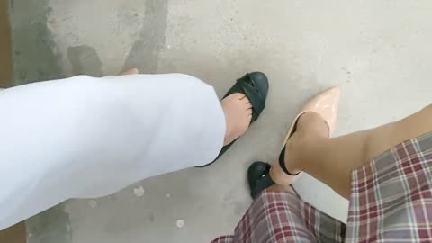 Filipina Swapping Flats With Her Classmates 👣