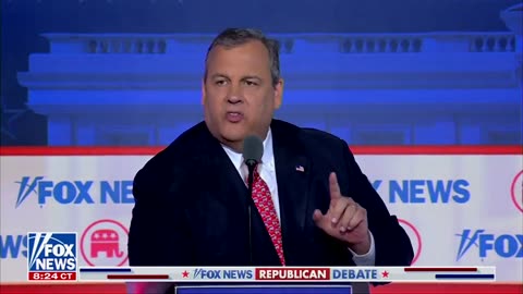 CHRISTIE COMES OUT SWINGING! Frmr. Gov Calls Vivek 'ChatGPT,' Compares Him to Obama [WATCH]