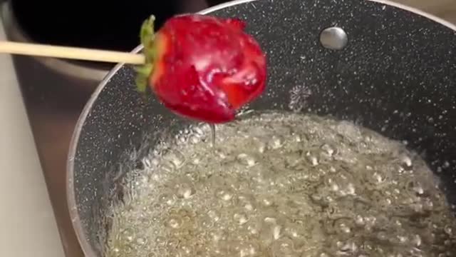 This strawberry trick is so cool 😍🤯