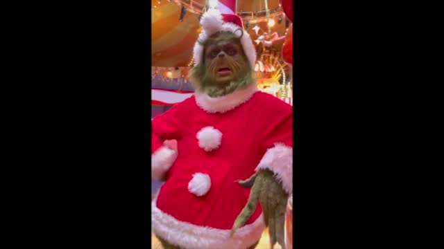 The Most Savage Grinch You’ll Ever See