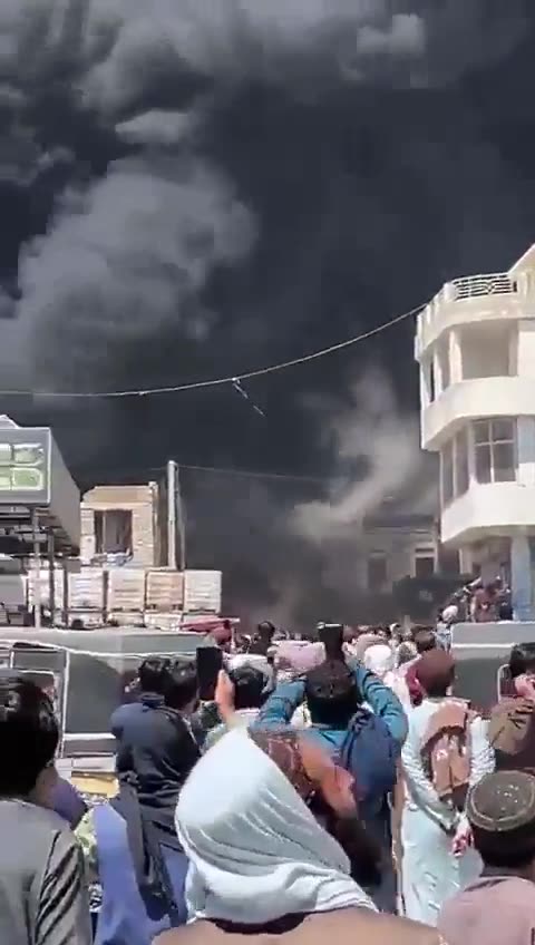 A massive fire broke out at an Iranian oil depot in Quetta, Pakistan.