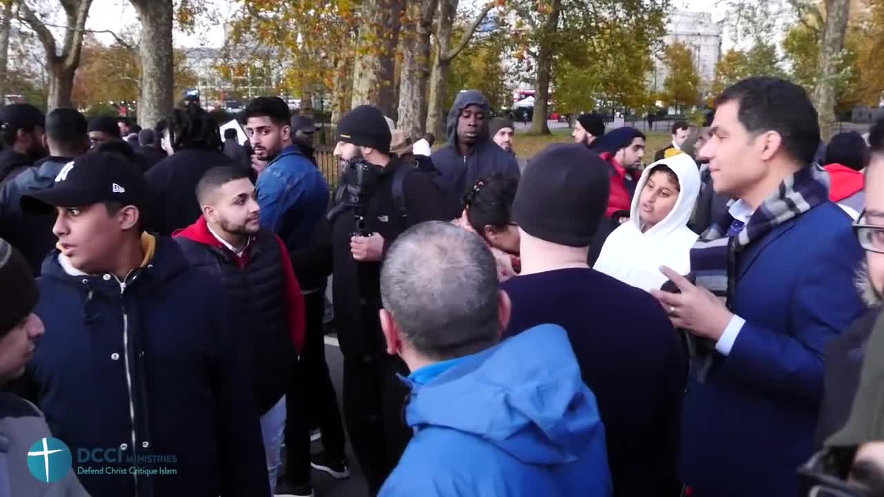 Sheikh of Islamic Dawah Team lies then runs away. DCCI at Speakers Corner